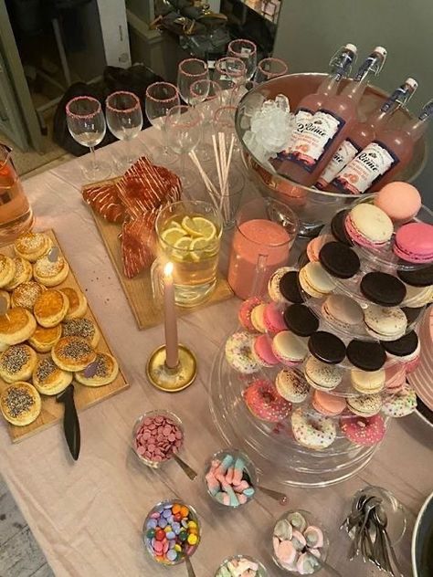 21st Birthday Entertainment Ideas, 18th Birthday Food, Valentines Cute, Birthday Goals, Birthday Dinner Party, Birthday Babe, Party Food Buffet, Bday Party Theme, Sweet Sixteen Birthday