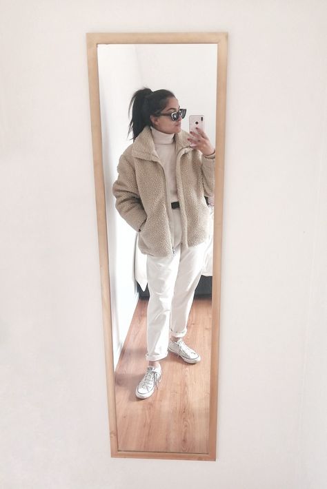 Jacket With Turtleneck, Pants Cream, Korean Winter, White Pant, Winter Ootd, Teddy Bear Jacket, Cream Turtleneck, Bear Jacket, Ootd Winter