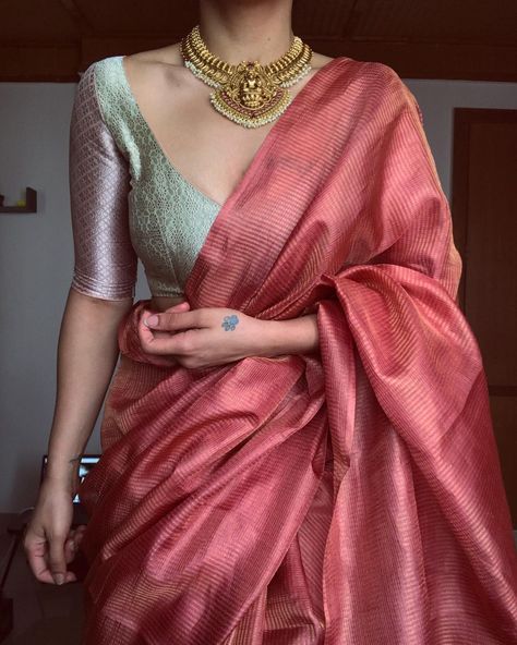 Sarees For Girls, Simple Saree Designs, Cotton Saree Designs, Fashionable Saree Blouse Designs, Indian Saree Blouses Designs, Simple Sarees, Indian Fashion Saree, Saree Designs Party Wear, Indian Dresses Traditional