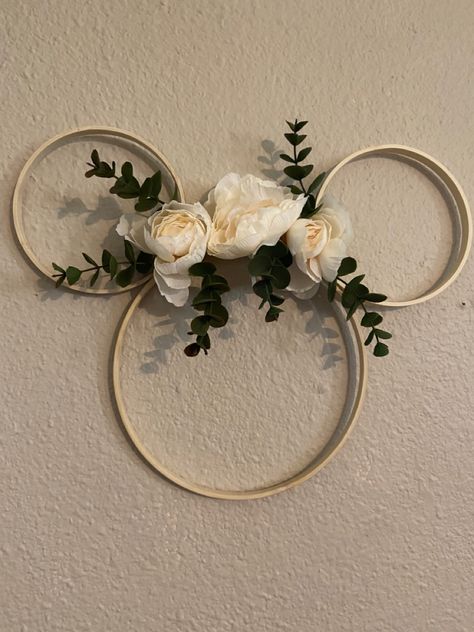 Mini Mouse Bridal Shower Ideas, Simple Disney Decor, Mickey Bridal Shower Ideas, Minnie Bridal Shower Ideas, Disney Inspired Bridal Shower, Mickey Mouse Bridal Shower Ideas, Minnie Mouse Bridal Shower Ideas, Disney Themed Bridal Shower Decorations, Boho Disney Decor