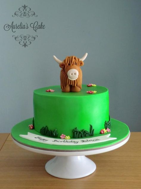 Highland cow cake - Cake by Aurelia's Cake Cow Cake Tutorial, Highland Cow Cake Tutorial, Cow Sheet Cake, Cow Cake Birthday, Highland Cow Cake, Cow Birthday Cake, Mini Highland Cow, Cow Cake, Cow Cakes