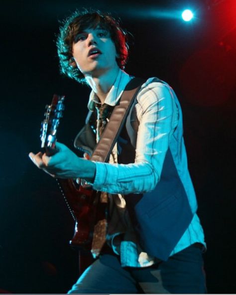 Ryan Ross is so cute. I wish he hadn't left Panic! At the disco, his songwriting was stellar :c Jon Walker, The Young Veins, Emo Quartet, Spencer Smith, Emo Men, Ryan Ross, Panic At The Disco, Emo Guys, Brendon Urie