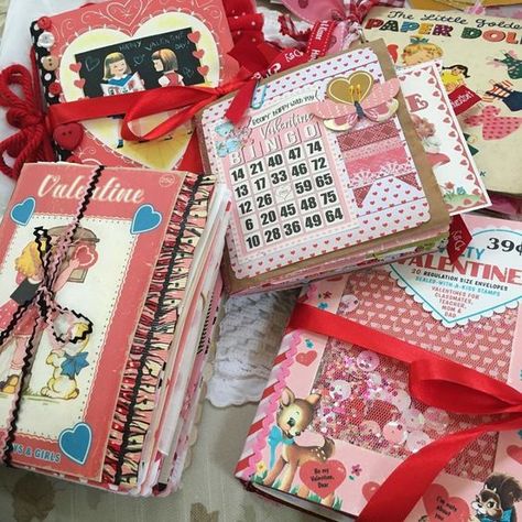 Vintage Valentines Decorations, Valentines Scrapbook, Vintage Valentine Cards, Retro Valentines, Creative Journal, Mini Scrapbook Albums, Handmade Books, Vintage Valentines, My Valentine