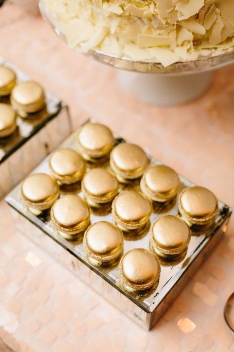 Gold Party Snacks, Gold Snacks For Party, Gold Desserts, Gold Food, Golden Birthday Cakes, Golden Birthday Parties, 30th Birthday Bash, Gold Dessert, Dessert Items