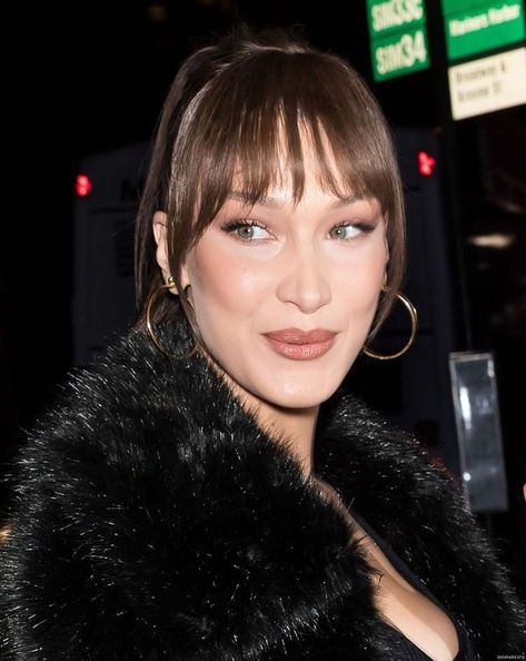 Bella Hadid | Am I still your favorite ☘️🌙💋🍂🪶💛 | Facebook French Fringe, Celebrity Bangs, Short Side Bangs, Faux Bangs, Perfect Bangs, Wispy Hair, Textured Bangs, Simple Ponytails, Bella Bella