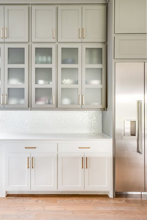 Beautiful Homes of Instagram: Urban Farmhouse - Home Bunch Interior Design Ideas Frosted Glass Cabinet Doors, Genius Bar, Cabinets Gray, Gauntlet Gray, Glass Kitchen Cabinets, Countertops White, Upper Kitchen Cabinets, Gray Floor, Wood Backsplash