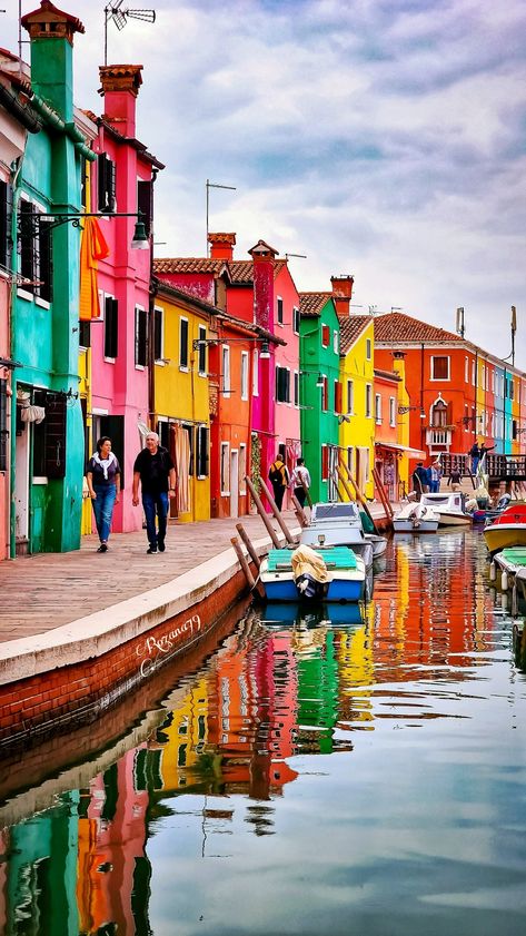 Burano Italy, Italy Street, Seafood Restaurants, Let's Make Art, Colorful Houses, Colorful Places, Colourful Buildings, Italy Aesthetic, Car Rentals