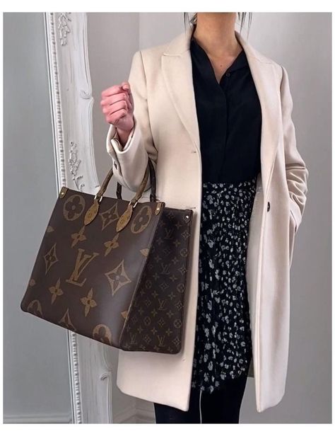 Everyday Handbags For Women Leather, Louvitton Bag, Louis Vuitton Large Bag, Latest Bags 2023, Louis Vuitton Work Bag, Large Designer Bags, Louis Vuitton On The Go Tote Outfit, On The Go Louis Vuitton Bag, Large Bags For Women