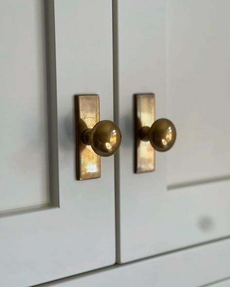 Our Belle Knob with the 1 x 3 inch backplate in unlacquered polished brass. Door Knob With Backplate, Brass Knobs Kitchen, Unlaquered Brass, Closet Door Knobs, Kitchen Knobs, Brass Knob, Brass Cabinet Knob, House Details, Remodel Inspiration