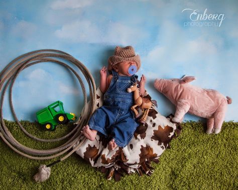 Crochet Cowboy Hats, Newborn Portrait, Room Pictures, Newborn Baby Photography, Baby Makes, Newborn Photoshoot, Newborn Pictures, Family Pictures, Newborn Photos