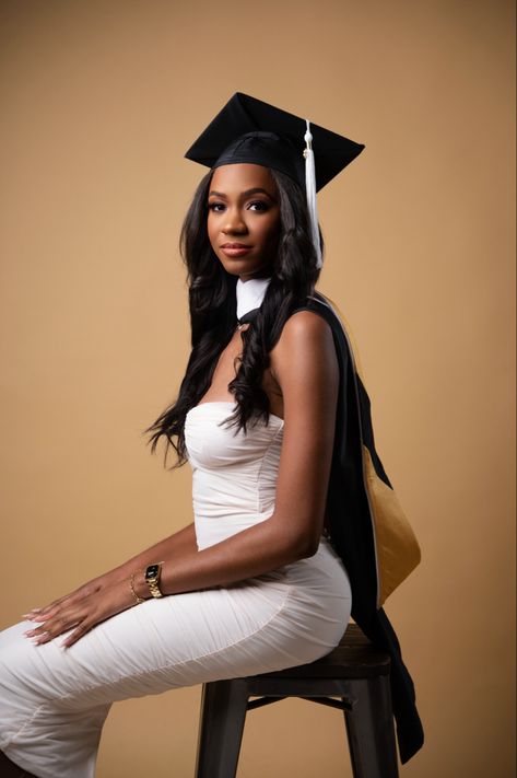 Masters Graduation Pictures Hood, Black Women Graduate, Masters Graduation Pictures Black Women, Graduation Black Women, Graduation Pictures Black Women, Graduation Hood, Masters Graduation Pictures, Pictures Graduation, Masters Graduation