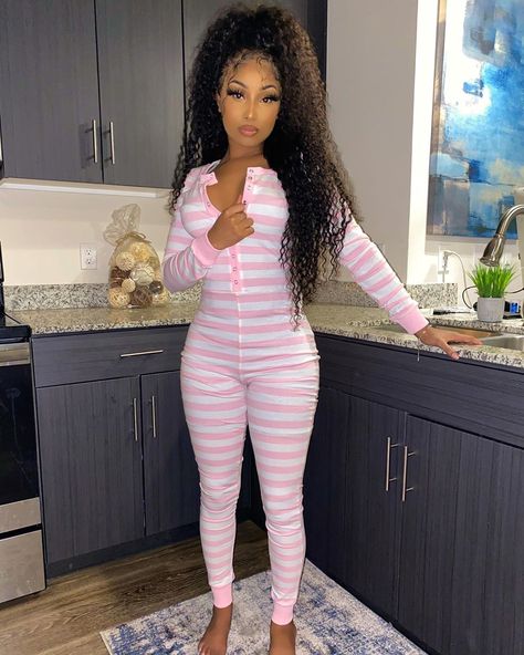 @ariannamodels | @thelornamorris has bomb pins! 🤍 Pajamas Black Women, Pink Pajamas Aesthetic, Pjs Ideas, Cute Night Outfits, Pink Loungewear, Boujee Outfits, Pajama Outfits, Cute Lazy Outfits, Lazy Outfits