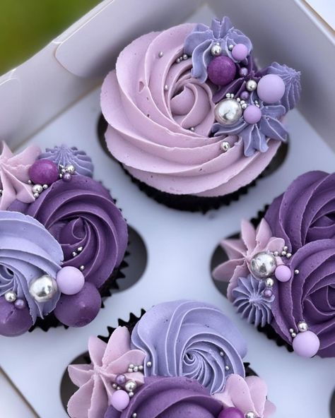 Fancy Cakes Decorating Design, Cupcake Ideas For Birthday, Fancy Cupcake Decorating Ideas, Mother S Day Cupcakes, Kids Cupcakes Ideas, Cool Cupcakes Designs, Chocolate Cupcake Decorating Ideas, Purple Cupcakes Ideas, Mother’s Day Cupcakes