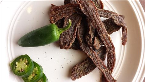 Jalapeno Jerky Recipe, Jalapeno Beef Jerky Recipe, Jerky Marinade Recipes, Beef Jerky Recipe Dehydrator, Venison Jerky Recipe, Jerky Recipes Dehydrator, Jerky Marinade, Venison Jerky, Food Dehydration