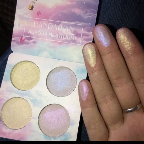 highlighter pallete~ cena; 550 rsd... Check more at PrettyTikTok.com Face Concealer, Highlighter Powder, Powder Palette, Concealer Makeup, Too Faced Concealer, Deep Winter, Powder Highlighter, Garden Toys, Phones And Accessories