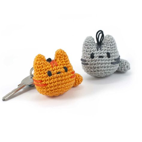 Mini Llavero de Gato en Amigurumi Patrón Gratis Diy Fluffies, Projek Mengait, Kat Haken, Keychain Tutorial, Easy Beginner Crochet Patterns, Amigurumi Keychain, Large Crochet Hooks, Crochet Cat Pattern, Cat Amigurumi