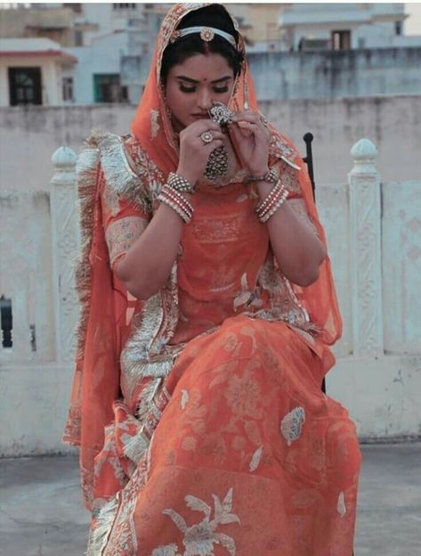 Bea❤❤❤ Rajvadi Poshak, Tassels Fashion Clothing, Rajasthani Bride, Rajasthani Dress, Rajputi Dress, Desi Wedding Dresses, Indian Wedding Couple, Bride Photoshoot, Indian Bridal Dress