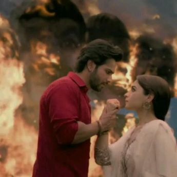 Kalank Movie Aesthetic, Kalank Aesthetic, Varun Dhawan Movies, Kalank Movie, Varun Dhawan Alia Bhatt, Varun Dhawan Photos, Alia Bhatt Varun Dhawan, Couple Dance Songs, Alia Varun