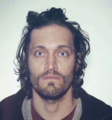 vincent gallo - Danny Bonaduce, Buffalo 66, Vincent Gallo, Professional Motorcycle Racer, Grunge Guys, Film Director, Red Aesthetic, Elvis Presley, Cortes De Cabello Corto