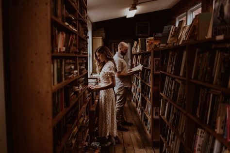 Creative Photoshoot Ideas Unique Engagement Shoots, Book Store Engagement Photos, Bookstore Engagement Photos, Library Engagement Pictures, Montague Bookmill, Library Couple, Library Shoot, Library Photoshoot, Library Photo Shoot