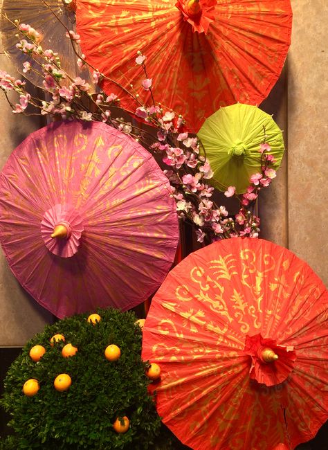 Happy Chinese New Year: another fabulous display in front of the Peninsula Hotel Chicago. @thepeninsulachi #Chicago #PeninsulaHotel #PeninsulaChicago #OutdoorDisplay #IsntItDarling #ChooseChicago #Umbrella #ChineseUmbrella #Colorful #ChineseNewYear #MyChicagoPix #PeninsulaHotelChicago #Charming Chinese Umbrella Decor, Chinese Parasol, Vietnamese Tea, Chinese Umbrella, Elegant Restaurants, Peninsula Hotel, Umbrella Decorations, Chinese Lantern, Chinese New Year Decorations