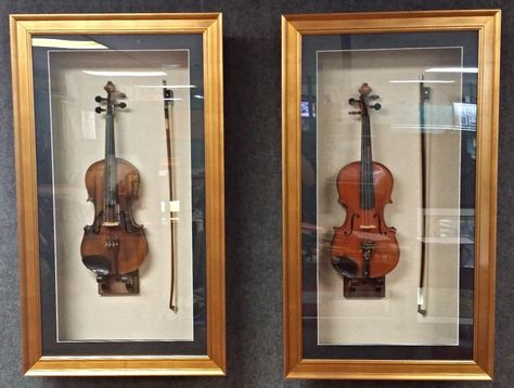 Violin Display, Guitar Display Case, Vintage Violin, Home Art Gallery, Guitar Display, Art Construction, Violin Instrument, Violin Art, Framing Ideas