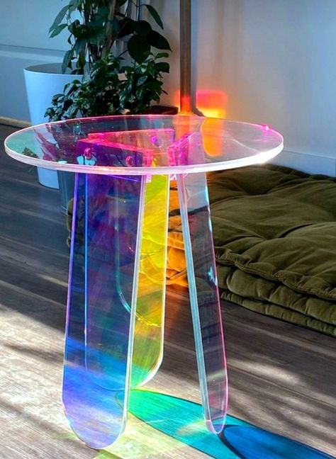 Bistro Outdoor, Acrylic End Table, Desk Clear, Iridescent Decor, Table Acrylic, Side Table For Living Room, Side Table Round, Weird Furniture, Acrylic Coffee Table