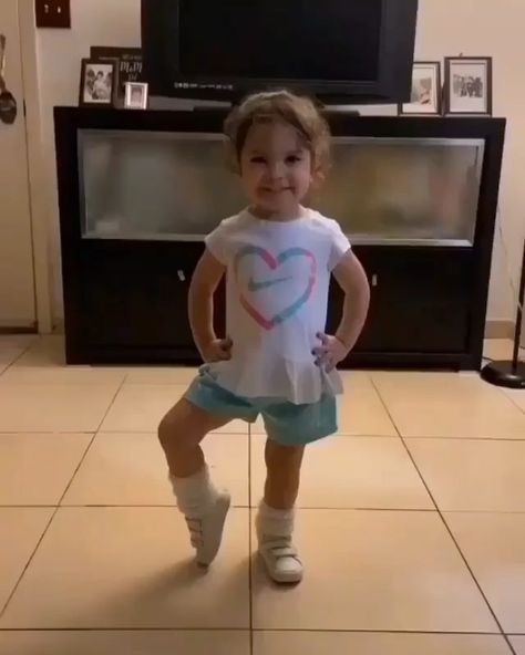 14.8k Likes, 135 Comments - B A B I E S 🙎 (@babies.awesome) on Instagram: “Follow:👉 @babies.timeline 👈❤ ▫ 🎥 Unknown Please DM for credit ❤ . . . #Fabulousbaby #baby #kids…” Funny Baby Memes, Dancing Baby, Baby Memes, Cute Funny Babies, Carrie Fisher, Cute Stories, Baby Gif, Funny Video Memes