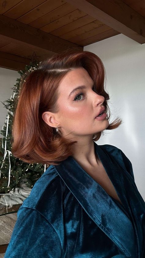 These 10 Bob Haircuts Are Going Viral in 2024 Short Copper Hair, Copper Bob, Red Bob Hair, Short Red Hair, Peekaboo Hair, Hair Color Auburn, Halo Hair, Blowout Hair, Giveaway Time