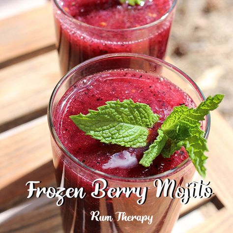 Frozen Berry Mojito Frozen Mojito Recipe, Blackberry Mojitos Recipe, Frozen Berry Cocktail, Mojito Recipe Raspberry, Blueberry Mint Mojito Mocktail, Mixed Berry Mojito, Frozen Berry Recipes, Frozen Mojito, Mojito Mix