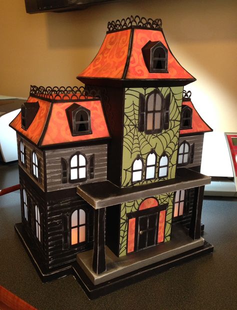 Maple Manor.  My version of an all paper haunted house!  File from SVGcuts.com Haunted House Template, Paper Haunted House, 3d Haunted House, Haunted House Svg, Imprimibles Halloween, Dekorasi Halloween, Dollhouse Halloween, Casa Halloween, Haunted Dollhouse