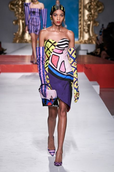 Moschino Spring 2020 Ready-to-Wear Collection | Vogue Moschino Spring 2020, Dolly Fashion, Vogue Germany, Fashion Figures, 2020 Fashion, Fashion Show Collection, Fashion 2020, Vogue Paris, Fashion History