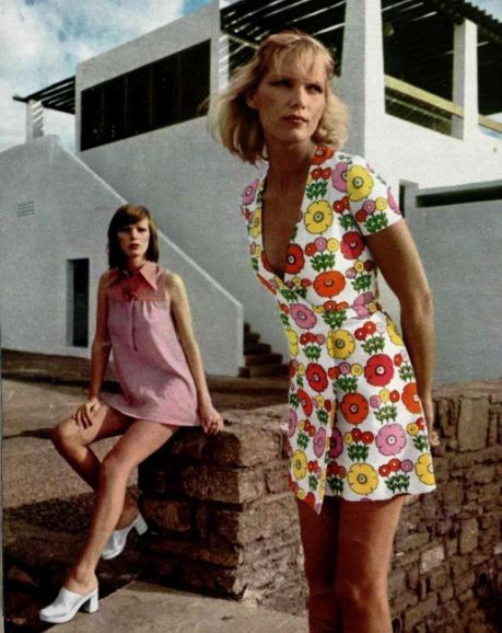 1972 www.fashion.net #summervibes #summerfashion #fashionbloggers #lbloggers 60s Style Dress, Fame Outfits, Long Dress Styles, 60s 70s Fashion, Mode Hippie, 60s And 70s Fashion, 70s Inspired Fashion, 70s Outfits, Seventies Fashion