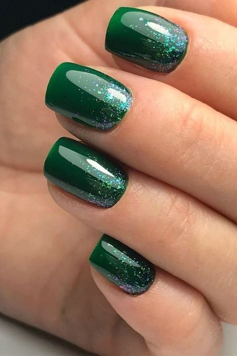 Green Christmas Nails, Green Manicure, Christmas Nails 2023, Dark Green Nails, Green Nail Designs, Nagel Tips, Christmas Gel Nails, Creative Nail Designs, Gel Nail Colors