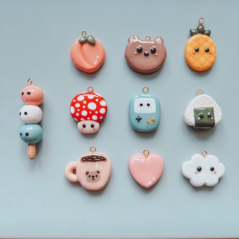 Simple Polymer Clay Charms, Easy Small Clay Ideas, Easy Clay Charms, Animal Clay, Clay Idea, Clay Pins, Small Market, Foam Clay, Unique Handmade Gifts