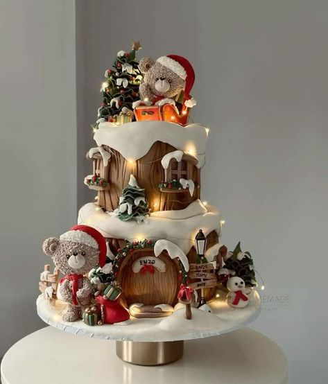 Fondant Christmas Cake, Santa Cake, Christmas Themed Cake, Christmas Cake Designs, New Year's Cake, 1st Birthday Cakes, Xmas Cake, Winter Cake, Gingerbread Cake