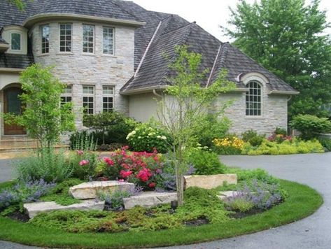 the circular driveway can be decorated with bright colors, stones and greenery Circle Driveway, Driveway, Front Yard, Landscaping, Yard, Drive, Flowers, Design