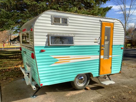 Vintage Camper Exterior, 1969 Roadrunner, Caravan Paint, Trailer Exterior, Camper Exterior, Vintage Trailer Remodel, Shasta Camper, Vintage Camper Remodel, Trailer Interior