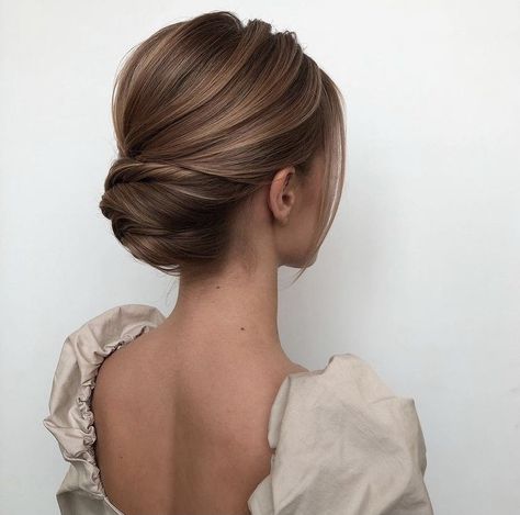 Classic Wedding Hair, Wedding Bun Hairstyles, Wedding Hair Up, Romantic Updo, Bridal Hair Buns, Bridal Hair Inspiration, Bridal Hair Updo, Elegant Wedding Hair, 2022 Wedding