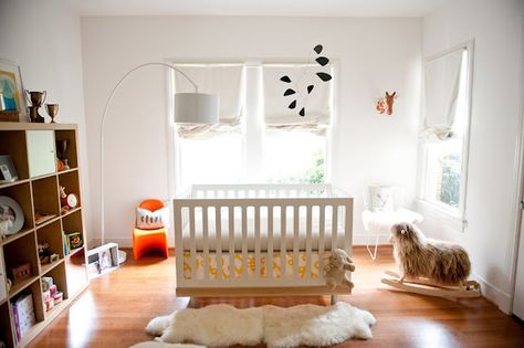 modern nursery from steph modo Simple Nursery, Nursery Modern, White Nursery, Beautiful Nursery, White Modern Kitchen, Modern Kids, Baby's Room, Modern Nursery, Nursery Inspiration