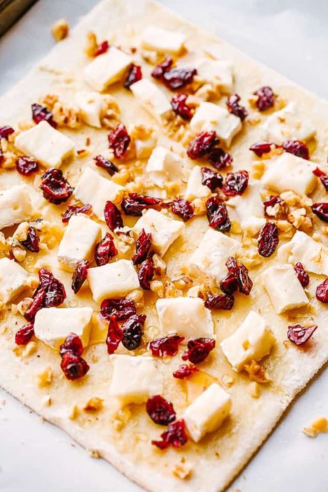 Cranberry Brie Puff Pastry Pinwheels - Sweet, buttery, and flaky puff pastry rolled up with brie cheese, dried cranberries, nuts and a drizzle of honey, and baked to perfectly crisp pinwheels. Everyone loves this easy and festive dessert or appetizer, ideal for Holiday entertaining. Cranberry Brie Puff Pastry, Pastry Pinwheels, Puff Pastry Pinwheels, Pin Wheels, Brie Puff Pastry, Cranberry Brie, Cheesy Snack, Puff Pastry Appetizers, Cheese Log