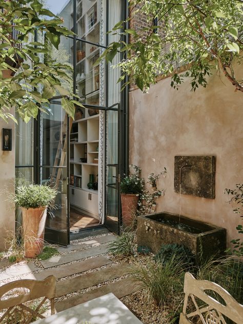 A classic and colourful Chelsea townhouse restored to its Georgian roots | House & Garden Trough Fountain, Townhouse Garden, Court Yard, City Garden, Gorgeous Gardens, Courtyard Garden, Back Garden, Outdoor Dining Area, Outdoor Rooms