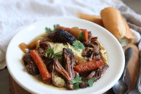 POT ROAST WITH GARLIC PARMESAN MASHED POTATOES Cold Weather Meals, Garlic Parmesan Mashed Potatoes, Parmesan Mashed Potatoes, Flavorful Meals, Cold Weather Food, Meals To Make, Crockpot Roast, Garlic Mashed Potatoes, Smashed Potatoes