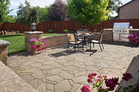 Salt Lake City Flagstone Patio & Outdoor Kitchen - Traditional - Patio - Salt Lake City - by Archadeck Salt Lake | Houzz Diy Patio Ideas, Stone Patio Designs, Garden Pavers, Patio Grande, Concrete Patio Designs, Concrete Patios, Patio Pavers Design, Outdoor Patio Designs, Stone Patio