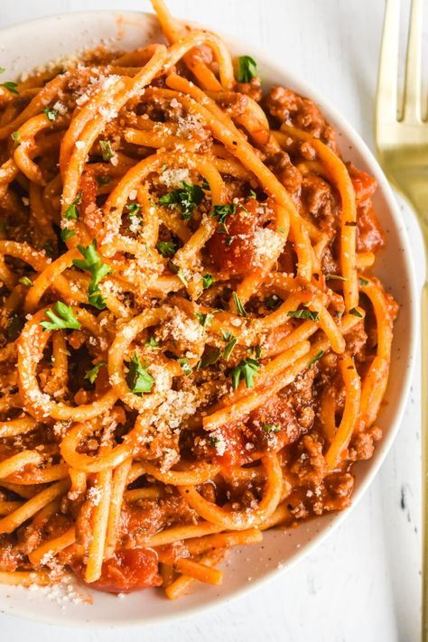 Spaghetti Beef Recipe, Dance Around The Kitchen, Spaghetti Recipes Easy, One Pot Spaghetti, Spaghetti Dinner, Easy Spaghetti, Bolognese Recipe, Making Pasta, Dinner Side Dishes