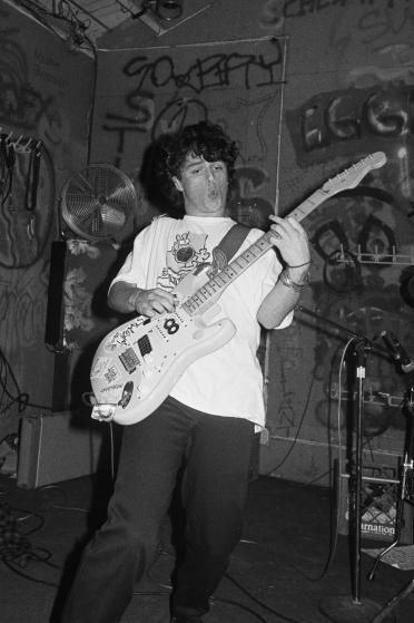 Billie Joe Armstrong of Green Day, then known as Sweet Children, performs at 924 Gilman Street on Nov. 26, 1988 in Berkeley, Calif. Billy Joe Armstrong, Green Day Billie Joe, Tré Cool, Rock Aesthetic, Early Photos, Joe Armstrong, Billie Joe Armstrong, I'm With The Band, Day Time