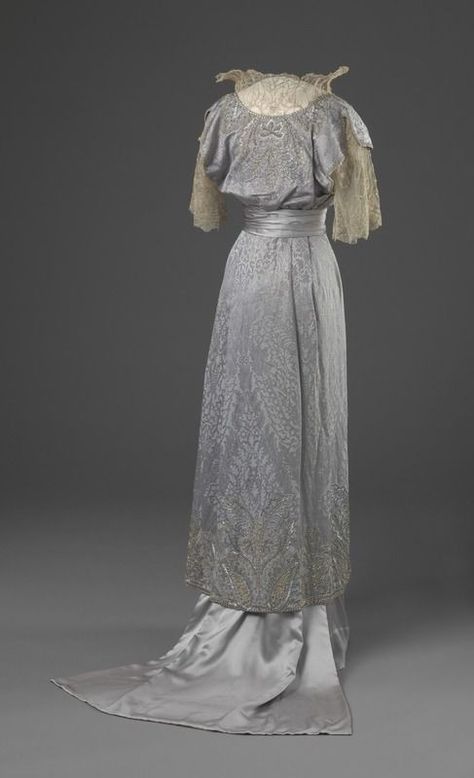 Dress 1900, Fashion 1910, Tea Gown, 1910s Fashion, Edwardian Dress, 20th Century Fashion, Old Dresses, Antique Dress, Vintage Gowns