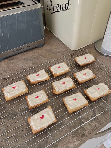 pinterest valentines cookies shortbread galentines baking aesthetic Shortbread Aesthetic, Cookies Shortbread, Pinterest Valentines, Baking Aesthetic, Valentines Cookies, Kawaii Shoes, Valentine Cookies, Sweet Treats, Vanilla