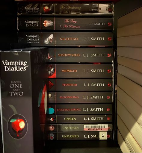 Tvd Books, Vampire Diaries Books, Books Novels, Moon Song, J Smith, The Awakening, S Diary, The Vampire Diaries, Favorite Authors