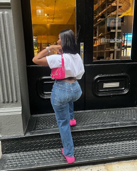 Jeans And Sandals Outfit Black Women, Pink Sandals Outfit Black Women, Dad Sandals Outfit Black Women, Pink Jeans For Summer Streetwear, Sandals Outfit Black Women, Pink Fit Black Women, Pink Sandals Outfit, Barbie Tingz, Outfit Black Women